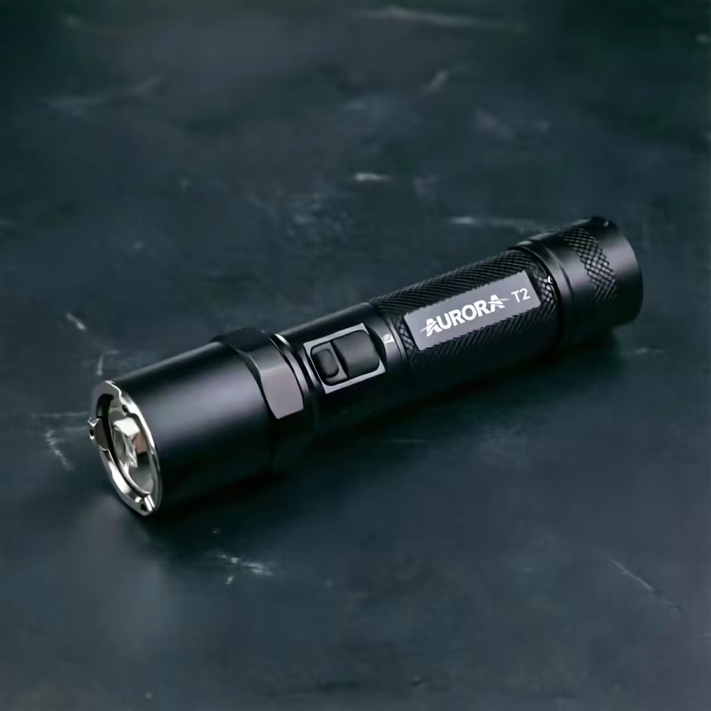 ULTRA BRIGHT LED FLASHLIGHT 2100 LUMENS